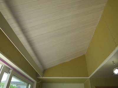 天井羽目板の塗装