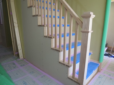 造作階段と木製スリット手摺
